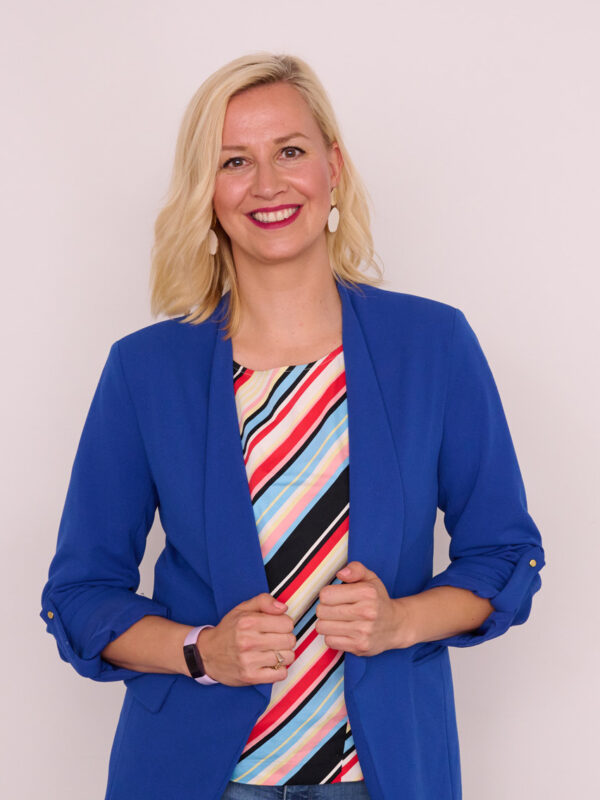 Carolin Zahn. Gründerin von und Coach und Beraterin bei SHE DOES BUSINESS - Unternehmensberatung mit Schwerpunkt strategisches Marketing und Kommunikation für selbstständige Frauen
